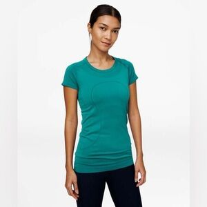 Lululemon | Swiftly Tech Short Sleeve CrewLaguna / Laguna Size 4 Workout Running